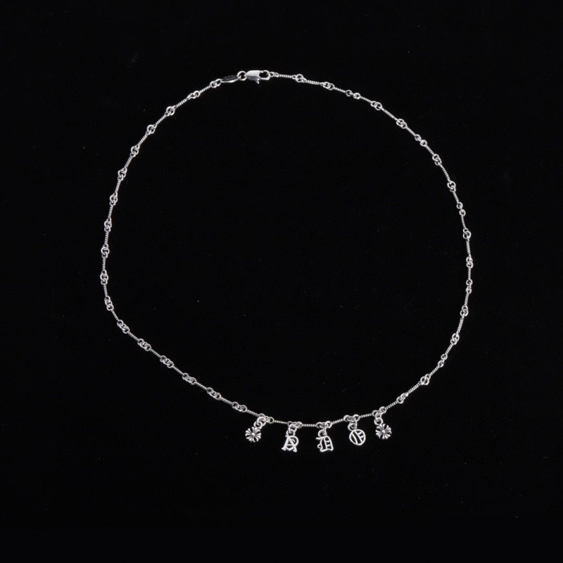 Ch**me He**ts necklaces